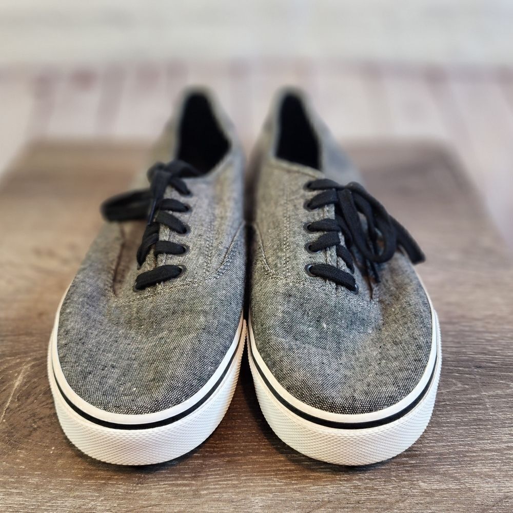Men's Old Navy "1994" sneakers, size 9.5